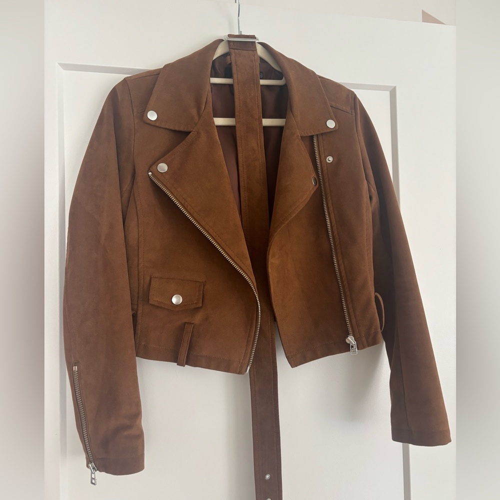 Aritzia brown real suede moto slightly cropped jacket. Brand is Talula. Size XS.